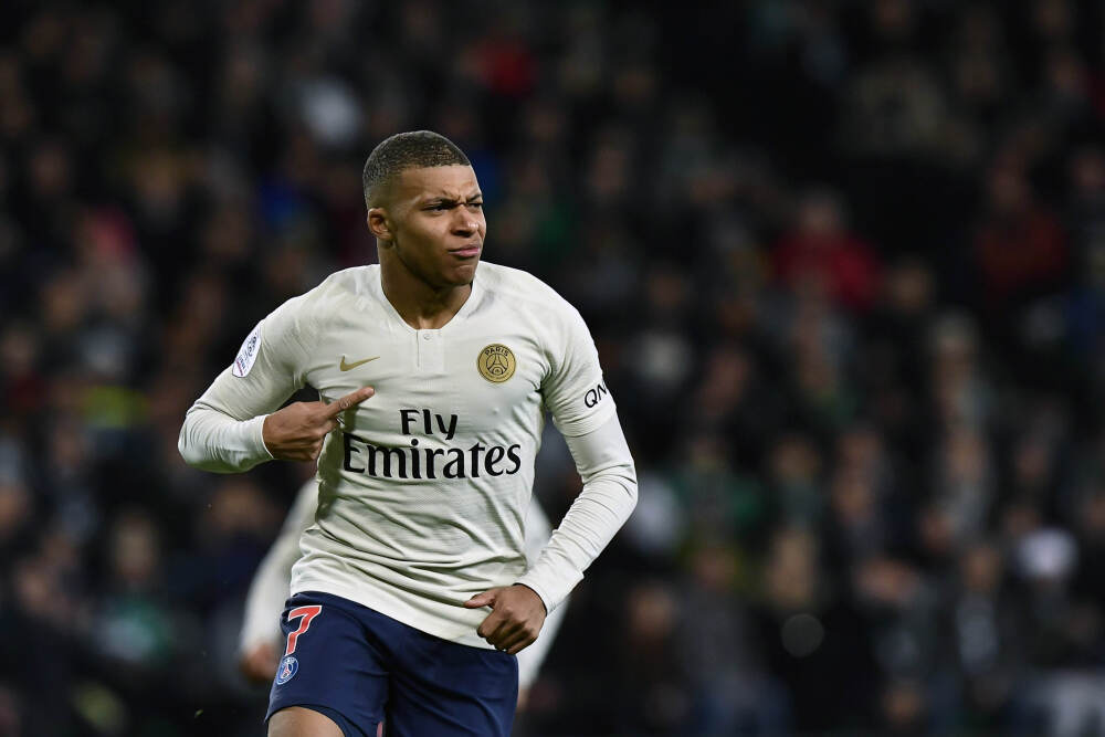 特朗普称美元表现“很好”，美元指数跌至近四年最低